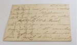CONDESSA DE BARRAL - CARTÃO DE VISITAS DA CONDESSA DE BARRAL - DONA LUÍSA MARGARIDA DE BARROS PORTUGAL (SANTO AMARO DA PURIFICAÇÃO, 13 DE ABRIL DE 1816 FRANÇA, JANEIRO DE 1891). O CARTÃO QUE É O PESSOAL DO CONDE E DA CONDESSA DE BARRAL, FOI ESCRITO POR SEU FILHO O SEGUNDO CONDE DE BARRAL,  ACEITANDO CONVITE PARA O HIPÓDROMO AGRADECENDO A GATERIE (GERNTILEZA) E DIZ SEREM TANTAS QUE NUNCA SERÁ POSSIVEL DEIXAR DE DIZER MERCI. DESPEDE-SE AGRADECENDO MAIS UMA VEZ E ANOTA NO FINAL QUE SUA MÃE A CONDESSA DE BARRAL PEDE DESCULPAS POR  NÃO PODER COMPARECER. INTERESSANTE NOTAR QUE O SEGUNNDO CONDE DE BARRAL USOU POR ANOS OS CARTÇOES DE APRESENTAÇÃO DE SEUS PAIS, QUANDO O PAI FALECEU ELE RISCAVA NO CARTÃO A PALAVRA CONDE (COMO É O CASO DESSE)DEPOIS DA MORTE DA MÃE  ELE RISCAVA TAMBÉM A PALAVRA CONDESSA E DEIXAVA SOMENTE O NOME BARRAL. CONDESSA DE BARRAL FOI UMA GRANDE PAIXÃO DO IMPERADOR DOM PEDRO II. No Brasil ERA condessa da Pedra Branca E MAIS TARDE na França, por MATRIMONIO TORNOU-SE condessa de Barral e marquesa de Monferrato. Foi Preceptora das princesas D. Isabel e D. Leopoldina e uma das mais vivazes figuras da corte do rei Luís Filipe I da França. Brasil, FINAL DO SEC. XIX.. 9 CM DE COMPRIMENTO. NOTA: Luísa era a única filha de Domingos Borges de Barros, o visconde de Pedra Branca, estadista do primeiro reinado, e de sua esposa Maria do Carmo Gouveia Portugal, descendente de tradicionais famílias de cristãos novos da Bahia e do último rabino da Espanha antes da inquisição, Dom Abraham Sênior, conforme genealogista Francisco Antonio Doria, no livro "Herdeiros do Poder" e a obra "O Rabino Oculto - a saga de uma família de origem judaica -, de Carmen Nogueira. Desde cedo, passou a viver com a família entre a França e o Brasil. Luísa então desposou Eugène de Barral, conde de Barral (fr) e 4. marquês de Montferrat, parente distante de Alexandre de Beauharnais, Visconde de Beauharnais, primeiro marido de Josefina de Beauharnais, a famosa esposa de Napoleão Bonaparte. Isso fazia dele primo em 5º grau da Imperatriz do Brasil e segunda esposa de D. Pedro I, a Imperatriz Amélia de Leuchtenberg, e passou a viver na corte do rei Luís Filipe I. Eles tiveram um filho, Horace Dominique, o qual contrairia matrimônio com Maria Francisca de Paranaguá, filha do 2. marquês de Paranaguá. Com o seu casamento, ela se tornou amiga e dama de companhia de D. Francisca de Bragança, a princesa de Joinville, irmã de D. Pedro II. Quando a madrasta do imperador, D. Amélia de Leuchtenberg, recusou a tarefa de ser preceptora de suas duas filhas, D. Francisca indicou Luísa Margarida de Barros Portugal ao imperador. Após muita negociação e a certificação de seus poderes, Luísa aceitou o posto. Momentaneamente distanciada do marido, Eugène, e acompanhada de seu filho, transferiu-se para o Rio de Janeiro. A condessa passou a residir em uma casa alugada, uma vez que, por ter uma família, não poderia se contentar com um apartamento no Palácio de São Cristóvão. Foi, também, nomeada dama de companhia de D. Teresa Cristina em setembro de 1855, apesar de que a verdadeira companheira da imperatriz fosse Josefina da Fonseca Costa. Com o casamento das princesas, a Condessa voltou para a Europa e foi nesse momento que as correspondências começaram e a paixão se fortaleceu. O imperador até menciona em uma das cartas que sonhava em poder chegar de balão até a janela do quarto da mulher. O relacionamento, uma amizade colorida ao tom das que existiam na França durante o período romântico, duraria até o ano da morte de ambos. Durante um largo período, manteve-se apenas por via epistolar. O imperador encontrou-se com a amiga nas duas viagens que empreendeu à Europa, em 1870 e 1887, e nos últimos meses de vida, quando, viúvo e exilado, passou algumas temporadas na residência da condessa, em Cannes. D. Pedro II teria mantido romances também com outras mulheres, como a condessa de Villeneuve, a madame de La Tour e Eponina Otaviano. As duas primeiras eram amigas pessoais dela e teriam sido apresentadas ao imperador como forma de "entreterem" o amante. A condessa de Barral viria a falecer poucos meses antes do imperador. Luísa Margarida tratou logo de estabelecer sua autoridade no palácio, um local em que o poder era muito disputado, e por isso causou a fúria de muitos dos funcionários mais interesseiros. Possuía personalidade exuberante, ar assertivo, inteligência e, ao mesmo tempo, contraditória mentalidade católica, além de beleza física. Dotada de cultura sólida e amiga de intelectuais e celebridades da época, como Franz Liszt e o conde de Gobineau, a condessa servia de intermediária entre o imperador e muitos intelectuais, com os quais D. Pedro II trocou vasta correspondência. D. Pedro II sentia-se atraído por tipos parecidos com o de sua madrasta D. Amélia. A condessa, assim, tornou-se amiga íntima do imperador e, segundo a maioria dos historiadores contemporâneos, sua amante. Imediatamente, criou-se um conflito entre a imperatriz D. Teresa Cristina e a condessa de Barral. No entanto, logo ficou claro que a condessa iria tentar rivalizar com a imperatriz e não há provas conclusivas de que tenha consumado seu caso com o imperador. As poucas correspondências remanescentes entre eles levam à dúvida se o relacionamento de ambos não foi puramente platônico. Afinal, apesar de moderna e liberal, Luísa Margarida aparentava ser uma católica rígida. Na década de 1940, o conde de Barral e marquês de Montferrat, seu neto, doou ao Museu Imperial de Petrópolis as cartas trocadas entre sua avó e o imperador do Brasil, que evidenciam o relacionamento entre ambos. O acordo entre a condessa e o imperador dizia que ambos deveriam queimar as cartas recebidas um do outro imediatamente após serem lidas. Embora D. Pedro II tenha seguido as regras, Luísa Margarida desobedecia-lhes esporadicamente e guardava algumas cartas. Assim, as únicas cartas que sobreviveram foram recebidas pela condessa, mas nenhuma enviada por ela ao imperador.