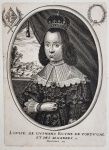 DONA LUISA DE GUSMAO  RAINHA CONSORTE DE PORTUGAL E REGENTE DO REINO. LINDA GRAVURA DO SEC. XVII GRAVADA  EM BURIL POR BALTHASAR MONCORNET (1600  1668) NA FRANÇA ENTRE 1640 E 1660. A RAINHA É APRESENTADA CINGINDO LUXUOSOS TRAGES MAJNESTÁTICOS. DA JANELA AO FUNDO POR-SE DIVISAR UMA CENA DE BATALHA, ALUDINDO A BATALHA DA LINHA DE ELVAS GRANDE TRIUNFO MILITAR PORGUÊS SOBRE OS ESPANHÓIS SALVANDO A CIDADE DE LISBOA SOB A REGÊNCIA DE DONA LUISA DE GUSMÃO. TAMBÉM A ESQUERDA AS ARMAS REAIS DA RAINHA E A DIREITA UM LAURÉU DE VITÓRIA. FRANÇA. MEADOS DO SEC. XVII. NOTA: Luísa Maria Francisca de Gusmão e Sandoval (em espanhol: Luisa María Francisca de Guzmán y Sandoval; Sanlúcar, 13 de outubro de 1613  Lisboa, 27 de fevereiro de 1666), pelo seu casamento com João IV, na altura ainda Duque de Bragança, veio a ser a primeira Rainha consorte de Portugal da Casa de Bragança.Da Casa Ducal de Medina-Sidónia, Dona Luísa era filha de João Manuel Peres de Gusmão, 8º duque de Medina-Sidónia, e de Joana Lourença Gomes de Sandoval e Lacerda, os senhores mais poderosos de Huelva y Sanlucar de Barrameda. Descendia dos reis de Portugal por via paterna - a sua avó Ana de Silva e Mendonça, filha do príncipe de Éboli era descendente de D. Afonso Henriques) - e por via materna - a sua outra avó, Catarina de Lacerda, descendia de D. Afonso I de Bragança. Era, também, descendente por bastardia de Fernando o Católico por seu avô paterno e de São Francisco de Borja, sendo desta maneira novamente por bastardia de Fernando o Católico por seu avô materno e assim, por último, descendente, também, do Papa Alexandre VI.Em 1621, na subida ao trono de Filipe IV, o plano de incorporação de Portugal na Coroa de Espanha tinha já realizado duas fases: a fase da união pela monarquia dualista jurada em Tomar (1581) por Filipe II, prometendo o respeito pela autonomia do Governo de Portugal; e a fase da anexação, entretanto operada durante o reinado de Filipe III (1598-1621).No início do reinado de Filipe IV faltava apenas consumar a absorção de Portugal. Na Instrucción sobre el gobierno de España, que o Conde-Duque de Olivares apresentou ao rei Filipe IV, em 1625, tratava-se do planeamento e da execução dessa fase final da absorção. O conde-duque indicava três caminhos:1º - Realizar uma cuidadosa política de casamentos, para confundir e unificar os vassalos de Portugal e de Espanha;2º - Ir o rei Filipe IV fazer corte temporária em Lisboa;3º - Abandonar a letra e o espírito dos capítulos das Cortes de Tomar (1581), que colocava na dependência do Governo autónomo de Portugal os portugueses admitidos nos cargos militares e administrativos do Reino e do Ultramar (Oriente, África e Brasil), passando estes a ser vice-reis, embaixadores e oficiais palatinos de Espanha.Dos três caminhos indicados, aquele que era talvez o mais difícil de realizar era o da política de casamentos. O casamento de Dona Luísa de Gusmão com o Duque de Bragança surgiu como uma oportunidade a não perder. Juntando duas importantes Casas Ducais, uma de Espanha e a outra de Portugal, esperava-se por seu intermédio vir a impedir o levantamento de Portugal contra a Dinastia Filipina. Dona Luísa de Gusmão, porém, apoiou a política do marido na rebelião contra a Espanha. Tê-lo-á mesmo incitado a aceitar a Coroa do Reino de Portugal, nem que para isso fossem precisos grandes sacrifícios. O conde da Ericeira atribuiu à duquesa Dona Luísa o propósito "mais acertado de morrer reinando do que acabar servindo", a partir do qual os adversários da autonomia portuguesa fizeram depois sonoras frases ao gosto popular, como a de que ela teria afirmado, "melhor ser Rainha por um dia, do que duquesa toda a vida". Segundo a opinião de Veríssimo Serrão, não é de manter-se a falsa tradição que fez dela um dos motores da Restauração, mas não oferece dúvida que se identificou com o movimento e soube enfrentar os sacrifícios com ânimo varonil.Após a aclamação, instalou-se em Lisboa com os filhos, vivendo para sua educação. Não teve um papel apagado, pois aquando da revolta de 1641 foi de parecer que os culpados não mereciam perdão, mesmo o inocente duque de Caminha. Exerceu governo sempre que o rei acorria à fronteira do Alentejo, como em Julho de 1643, auxiliada nos negócios públicos por D. Manuel da Cunha, bispo capelão-mor, Sebastião César de Meneses e o marquês de Ferreira.Desde muito cedo, as rainhas de Portugal contaram com os rendimentos de bens, adquiridos na sua grande maioria por doação. Às rainhas cabiam tenças sobre a receita das alfândegas, a vintena do ouro de certas minas, para além dos rendimentos das terras de que dispunham e a nomeação dos respectivos ofícios.No entanto, e de acordo com o estipulado nas Ordenações Manuelinas, as doações feitas às rainhas, mesmo quando não reservavam para o monarca nenhuma parte da jurisdição cível e crime, deviam ser interpretadas com reserva da mais alta superioridade e senhorio para o rei.4 Para além de estipularem as formas de exercício da jurisdição das rainhas, determinavam o regimento do ouvidor, que era desembargador na Casa da Suplicação. Após o período de domínio filipino, durante o qual cessara o estado, dote e jurisdição das rainhas, D. João IV determinou que sua mulher, D. Luísa Gabriela de Gusmão, detivesse todas as terras que tinham pertencido à anterior rainha D. Catarina: (Silves, Faro, Alvor, Alenquer, Sintra, Aldeia Galega da Merceana e Aldeia Gavinha, Óbidos, Caldas da Rainha e Salir do Porto), com as respectivas rendas, direitos reais, tributos e ofícios (vedor, juiz, ouvidor e mais desembargadores, oficiais dos feitos de sua fazenda e estado), padroados, e toda a jurisdição e alcaidarias mores, de acordo com a Ordenação manuelina.6Por Carta de 10 de janeiro de 1643 foram confirmadas as doações e jurisdição das rainhas. A 9 de Fevereiro do mesmo ano, foram doadas a D. Luísa as terras da Chamusca e Ulme, mais bens pertencentes ao morgado Rui Gomes da Silva, e ainda o reguengo de Nespereira, Monção e Vila Nova de Foz Côa.D. Luísa, por Decreto de 16 de Julho de 1643, criou o Conselho ou Tribunal do Despacho da Fazenda e Estado da Casa das Senhoras Rainhas, constituído por um ouvidor presidente, dois deputados, um provedor, um escrivão e um porteiro. O Regimento do Conselho da Fazenda e Estado, outorgado em 11 de Outubro de 1656, fixou a existência de um vedor da Fazenda, um ouvidor e dois deputados, um dos quais ouvidor geral das terras das rainhas, um procurador da Fazenda e respectivo escrivão, um chanceler e um escrivão da câmara. Esse regimento viria a ser confirmado por alvará de 11 de Maio de 1786.A Casa teve administração independente até 1769. Por decisão do Marquês de Pombal, de 25 de janeiro de 1770, os seus rendimentos passaram a ser geridos pelo Erário Régio, sendo, no entanto, as despesas autorizadas pela rainha. Por Decreto de 31 de outubro de 1823, foram reorganizados o Conselho ou Tribunal do Despacho, a Secretaria dos Negócios e o Tesouro, corrigindo as alterações introduzidas pela anterior reforma e pelo governo revolucionário. A reforma entrou em vigor em 1 de janeiro de 1824.No testamento do esposo, D. Luísa foi nomeada regente durante a menoridade de D. Afonso VI, aclamado no Paço da Ribeira em 15 de novembro de 1656, aos 13 anos. Era voz corrente que D. Afonso sofria de grave doença, pelo que chegou-se a pensar no adiamento da cerimónia.A regente procurou organizar o governo de modo a impor-se às facções palacianas em jogo. Nomeou D. Francisco de Faro e Noronha, conde de Odemira, para aio do monarca e manteve os ofícios da casa real nas mãos dos que os exerciam no tempo do marido. Os negócios públicos continuaram com os secretários de Estado e Mercês, Pedro Vieira da Silva e Gaspar de Faria Severim.Mas a rivalidade entre o conde de Odemira e D. António Luís de Meneses, conde de Cantanhede, dificultou a sua acção. Viu-se assim coagida a nomear a chamada Junta Nocturna (por ter reuniões à noite) com vários conselheiros da sua confiança. Além dos dois nobres, havia ainda o marquês de Nisa, Pedro Fernandes Monteiro, o conde de São Lourenço e, o principal, Frei Domingos do Rosário, hábil diplomata. O sistema durou durante a regência, útil para a boa marcha dos negócios públicos.Ao mesmo tempo em que Portugal enfrentava a Guerra da Restauração, contra a Espanha, também continuava a guerra contra a Holanda (Guerra Luso-Holandesa). Durante os anos de 1652 à 1654 os holandeses estiveram ocupados na guerra contra a Inglaterra, mas, uma vez terminada a Guerra Anglo-Holandesa, os holandeses se voltaram novamente contra Portugal. Uma frota holandesa bloqueou os principais portos de Portugal enquanto diplomatas holandeses negociavam com a rainha as condições para a paz entre Portugal e Holanda. As exigências eram altas: Portugal deveria devolver Pernambuco e os demais territórios da Nova Holanda para os holandeses e ainda entregar as colônias portuguesas de Angola e São Tomé além de pagar uma pesada indenização para a Companhia Holandesa das Índias Ocidentais (W.I.C.). A situação era delicada para Portugal, pois os portugueses ainda estavam em guerra contra a Espanha, mesmo assim D. Luísa não cedeu às exigências e a guerra continuou, com apresamento de navios de ambas as partes, até que o casamento do rei da Inglaterra Carlos II, com D. Catarina, filha de D. Luísa e irmã de D. Afonso VI, fez com que a Inglaterra intervisse em favor de Portugal. Possibilitando, assim, a assinatura da paz definitiva, em condições mais dignas para Portugal, em 1661.Durante sua regência houve a grande vitória portuguesa das Linhas de Elvas, em 14 de Janeiro de 1659, batalha importantíssima porque a derrota implicaria a perda de Lisboa. Não foi, porem, uma vitória decisiva, pois o Tratado dos Pirenéus iria deixar a Espanha sem outros compromissos militares e Portugal voltaria a sentir ameaças mais graves.O partido que apoiava D. Afonso VI lançou-se abertamente na luta contra a regente, sob a orientação de seu favorito, D. Luís de Vasconcelos e Sousa, 3.º conde de Castelo Melhor. Em 1661, a rainha pretendia abandonar o governo, chegando a redigir um papel para justificar a sua atitude e a monstruosidade que representava o reino com duas cabeças. Mas temendo a desastrosa administração de seu filho, resolveu manter-se regente.A aliança com Inglaterra, assinada em 1661, foi em grande parte obra sua, bem como a organização das forças que, no ano seguinte, já no governo de D. Afonso VI, vieram a obter as vitórias da Guerra da Restauração. A viúva de D. João IV defendeu os princípios de liberdade e independência da restauração e manteve-se no governo, receosa de que o filho o comprometesse. Todavia, em 1662, o conde de Castelo Melhor, auxiliado pelo conde de Atouguia e por Sebastião César de Meneses, fez com que o rei participasse, à regente, sua intenção de assumir as rédeas do governo, dado que chegara, havia muito, à maioridade legal. Embora contrariada, a rainha entregou a regência, mas continuou a viver no paço, até que, em 1663, Castelo Melhor conseguiu transferi-la para o convento do Grilo, em Xabregas, onde morreu de tuberculose, 1666, aos 52 anos.7Luísa de Gusmão jaz no Panteão dos Braganças, no Mosteiro de São Vicente de Fora, em Lisboa, para onde foi trasladada do convento de Xabregas, na atual freguesia do Beato.