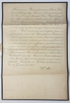 DOM LUIZ  I  (LISBOA, 31 DE OUTUBRO DE 1838  CASCAIS, 19 DE OUTUBRO DE 1889) REI DE PORTUGAL. CARTA DIRIGIDA AO CARDEAL SCHWARZENBERG DATADA DE 21 DE JANEIRO DE 1862 ESCRITA EM PAPEL TARJADO EM NEGRO PELA MORTE PREMATURA DE SEU IRMÃO O REI DOM PEDRO V FALECIDO NO ANO ANTERIOR E A QUEM DOM LUIZ I SUCEDEU.  AGRADECENDO VOTOS DE FELIZ NATAL. SELO SECO COM AS ARMAS REAIS.  EXCERTOS DO TEXTO: ILUSTRISSIMO E REVERENDÍSSIMO EM CHRISTO PADRE CARDEAL SCHWARZENBERG: MEU COMO IRMÃO MUITO AMADO. EU DOM LUIZ POR GRAÇA DE DEUS REI DE PORTUGAL, E DOS ALGARVES, DAQUEM E DALEM MAR EM ÁFRICA SENHORA DE GUINÉ E DA CONQUISTA, NAVEGAÇÃO  E COMÉRCIO DA ETIÓPIA, ARAPIA, PÉRSIA E DA INDIA ETC...VOS ENVIO MUITO SAUDAR COMO AQUELE QUE MUITO AMO E PREZO. RECEBI A CARTA QUE ME DIRIGISTES PARA ME FELICITARDES POR MOTIVO DA FESTIVIDADE DO SANTÍSSIMO NATAL., ENGRANDECENDO AS VOSSAS OBSEQUIOSAS EXPRESSÕES BEM COMO O SINCERO INTERESSE QUE TOMAIS PELA MINHA VENTURA ESTIMAREI QUE SE OFEREÇAM REPETIDAS OCASIÕES EM QUE POSSA MANIFESTAR O ALTO APREÇO QUE FAÇO DA VOSSA PESSOA, E O VIVO DESEJO QUE TENHO DE COMPRAZERVOS ILLUSTRISSIMO REVERENDISSIMO EM CHRISTO PADRE CARDEAL SCHWARZENBERG. MEU COMO IRMÃO MUITO AMADO NOSSO  SENHOR HAJA A VOSSA PESSOA EM SUA SANTA GUARDA. ESCRIPTA NO PALACIO DE CAXIAS EM 21 DE JANEIRO DE 1862. NOTA: Luís I (Lisboa, 31 de outubro de 1838  Cascais, 19 de outubro de 1889), apelidado "o Popular", foi o Rei de Portugal e Algarves de 1861 até à sua morte. Era o segundo filho da rainha Maria II de Portugal, e seu marido, o rei Fernando II, tendo ascendido ao trono após a morte prematura do seu irmão mais velho, Pedro V. Foi também sobrinho dos imperadores Pedro II do Brasil e Maximiliano do México. O Infante D. Luís nasceu a 31 de outubro de 1838, pelas 23h30, segundo filho da rainha D. Maria II e do seu consorte, D. Fernando II. Embora a sua condição de filho segundo não desse a prever que D. Luís ascenderia ao trono português, a sua educação foi esmerada e compartilhada em grande parte com o seu irmão mais velho, o Príncipe Real D. Pedro: esteve a cargo do conselheiro Carl Andreas Dietz, que havia sido preceptor de D. Fernando, seu pai, até Abril de 1847, quando Dietz foi obrigado a deixar Portugal sob acusações de intromissão na política nacional associadas à sua filiação religiosa protestante, tendo sido este substituído pelo Visconde da Carreira, auxiliado por Manuel Moreira Coelho. D. Pedro e D. Luís dividiam o tempo entre os palácios de Mafra, Sintra, e de Vila Viçosa, para além de estadias esporádicas no Palácio de Belém. Na qualidade de filho secundogénito do casal real, D. Luís enveredou pela carreira naval, tendo sido nomeado praça da Companhia dos Guardas Marinhas e reconhecido em cerimónia no Arsenal da Marinha em 28 de outubro de 1846, contando apenas com 8 anos de idade. Viria a ser sucessivamente promovido a segundo-tenente (1851), capitão-tenente (1854), capitão-de-fragata (1858) e capitão-de-mar-e-guerra (1859). Teve o primeiro comando naval em Setembro de 1857, no brigue Pedro Nunes, no qual efectuou um cruzeiro na costa de Portugal e uma viagem a Gibraltar. Foi nomeado, pelo irmão D. Pedro V, comandante da corveta Bartolomeu Dias, em 21 de Junho de 1858. Ao comando da Bartolomeu Dias, veio a cumprir nove missões de serviço entre os anos de 1858 e 1860: liderou a expedição aos arquipélagos da Madeira e dos Açores; foi responsável pelo transporte do Príncipe Jorge da Saxónia para Lisboa, onde este se casou com a Infanta D. Maria Ana, sua irmã; conduziu o casal a Inglaterra; deslocou-se a Tânger; e, em 1860, a Angola; foi de novo à Madeira às ordens da imperatriz Isabel da Áustria; e trouxe o príncipe Leopoldo de Hohenzollern-Sigmaringen de Southampton, para o seu casamento com a Infanta D. Antónia, tendo depois conduzido os noivos a Anvers. D. Luís herdou a coroa em novembro de 1861, sucedendo ao seu irmão D. Pedro V por este não deixar descendência, e foi aclamado rei a 22 de dezembro do mesmo ano. A 27 de setembro do ano seguinte casou-se, por procuração, com D. Maria Pia de Saboia, filha do rei Vitor Emanuel II da Itália. Quando infante serviu na marinha, visitando a África Portuguesa. Exerceu o seu primeiro comando naval em 1858. Luís era um homem culto e de educação esmerada, como todos os seus irmãos. De grande sensibilidade artística, pintava, compunha e tocava violoncelo e piano. Poliglota, falava corretamente algumas línguas europeias. Fez traduções de obras de William Shakespeare.Em 1869 não quis ser monarca de Espanha e fez questão de o deixar bem claro tanto ao Conselho de Ministros, presidido pelo duque de Loulé, como ao povo português. Dois dias depois da sua carta patriótica ter saído no Diário do Governo, foi a vez da publicação no Diário de Notícias, servindo assim à Casa Real para desmentir o boato de que iria haver abdicação: "Nasci português, português quero morrer", proclamou D. Luís, na primeira página do DN a 28 de setembro de 1869. D. Luís caso aceitasse a coroa espanhola teria de abdicar em Portugal para D. Carlos, o filho de apenas 6 anos, com D. Fernando II como regente, abrindo-se a médio prazo uma possibilidade de União Ibérica. Depois da recusa de D. Luís o trono espanhol foi entregue a seu cunhado, Amadeu de Saboia. Durante o seu reinado e, em consequência da criação do imposto geral de consumo, que a opinião pública recebeu mal, originou-se o motim a que se chamou a Janeirinha (em finais de 1867). Também a 19 de maio de 1870, se verificou uma revolta militar, promovida pelo marechal Duque de Saldanha e que pretendia a demissão do governo. À revolta de 19 de maio, respondeu o monarca em 29 de agosto, com a demissão do ministério de Saldanha, chamando ao poder Sá da Bandeira.Em setembro de 1871, subiu ao poder Fontes Pereira de Melo, que organizou um gabinete regenerador, o qual se conservou até 1877. Seguiu-se o Duque de Ávila, que não se aguentou durante muito tempo por lhe faltar maioria. Assim, e depois do conflito parlamentar que rebentou em 1878, Fontes foi chamado outra vez para constituir gabinete. Consequentemente, os progressistas acusaram o rei de patrocinar escandalosamente os regeneradores. Este episódio constituiu um incentivo ao desenvolvimento do republicanismo. Em 1879, D. Luís chamava, então, os progressistas a formarem governo.No seu tempo surgiu a Questão Coimbrã (1865-1866) e ocorreu a iniciativa das Conferências do Casino (1871), a que estavam ligados os nomes de Antero de Quental e Eça de Queiroz, os expoentes de uma geração que se notabilizou na vida intelectual portuguesa. De temperamento calmo e conciliador, foi um modelo de monarca constitucional, respeitador escrupuloso das liberdades públicas. Do seu reinado merecem especial destaque o início das obras dos portos de Lisboa e de Leixões, o alargamento da rede de estradas e dos caminhos-de-ferro, a construção do Palácio de Cristal, no Porto, a abolição da pena de morte para os crimes civis, a abolição da escravatura no Reino de Portugal, e a publicação do primeiro Código Civil.Em 1884, foi efetuada a Conferência de Berlim, resultando daí o chamado Mapa Cor-de-Rosa, que definia a partilha de África entre as grandes potências coloniais: Império Alemão, Bélgica, França, Inglaterra e Reino de Portugal.Fértil em acontecimentos, é no reinado de D. Luís I que são fundados alguns dos partidos políticos portugueses: o Partido Reformista (1865), que ascendeu ao poder em 1868, o Partido Socialista Português (1875), com o nome de Partido Operário Socialista, e o Partido Progressista (1876), que chega ao poder em 1879. Em 1883, dá-se a realização do Congresso de Comissão Organizadora do partido Republicano português. No final do seu reinado, o Partido Republicano apresenta-se já como uma força política perfeitamente estruturada. D. Luís era principalmente um homem das ciências, com uma paixão pela oceanografia. Investiu grande parte da sua fortuna no financiamento de projetos científicos e de barcos de pesquisa oceanográfica, que viajaram pelos oceanos em busca de espécimes. Praticou, com sucesso, fotografia. Luís seguiu os passos de sua mãe  D. Maria II, mandando construir e fundar associações culturais. Em 1 de Junho de 1871, D. Luís esteve no Seixal (uma vila fundada pela sua mãe), para testemunhar a fundação da Sociedade Filarmónica União Seixalense. Neste mesmo dia terminava a Guerra Franco-Prussiana.Morreu de neuro-sífilis, de que sofria há vários anos, depois de um longo e excruciante sofrimento, na cidadela de Cascais, às 11h00 de 19 de outubro de 1889, a poucos dias de completar 51 anos. Sucedeu-lhe o seu filho D. Carlos, sob o nome de D. Carlos I de Portugal. Jaz no Panteão Real da Dinastia de Bragança, no Mosteiro de São Vicente de Fora, em Lisboa.No dizer dos biógrafos, D. Luís era "muito agradável e liberal.  A Sr.ª D. Maria Pia dizia que ele era um pouco doido, aludindo a certas aventuras de amor.  Além de tais aventuras, nada satisfazia mais o sr. D. Luís que o culto da arte. Escrevia muito, traduzia obras estrangeiras, e desenhava; mas o seu entusiasmo ia sobretudo para a música. Tinha uma grande colecção de violinos, e um bom mestre-escola "