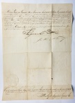 IMPERADOR DOM PEDRO II   GR4NDE  CARTA PATENTE NOMEANDO TENENTE CORONEL DA GUARDA NACIONAL DA PROVÍNCIA DE SÃO PAULO A DIOGO JOSÉ DE CARVALHO. COM SELO GRANDE DAS ARMAS IMPERIAIS E ASSINATURA DO IMPERADOR DOM PEDRO II. DATADO DE 30 DE AGOSTO DE 1856. EXCERTOS DO TEXTO:  DOM PEDRO PELA GRAÇA DE DEUS E UNANIME ACLAMAÇÃO DOS POVOS, IMPERADOR CONSTITUCIONAL E IMPERADOR PERPÉTUO DO BRASZI, FAÇO FABER AOS QUE ESTA MINHA CARTA PATENTE VIREM QUE ATENDENDO AO MERECIMENTO E MAIS PARTES QUE CONCORREM NA PESSOA DE DIOGO JOSÉ DE CARVALHO. HEI POR BEM CONSEDER-LHE O POSTO DE TENENTE CORONEL DA ANTIGA GUARDA NACIONAL DE SÃO PAULO E COM TAL GOZARÁ DE TODAS OS PRIVILÉGIOS, LIBERDADES, IZENÇÕES E FRANQUEZAS QUE DIRETAMENTE LHE PERTENÇAM. PELO QUE MANDO AS AUTORIDADES OFICIAIS SUPERIORES DA DITA GUARDA QUE O TENHAM E RECONHEÇAM POR TAL HONREM E ESTIMEM E A TODOS OS SEUS SUBALTERNOS QUE LHE ODEDEÇAM E GUARDEM SUAS ORDENS NO QUE TOCAR AO SERVIÇO NACIONAL E IMPERIAL TÃO FIELMENTE COMO DEVEM E SÃO OBRIGADOS. COM A FIRMEZA DE QUE LHE MANDEI PASSAR ESTA CARTA POR MIM ASSINADA E SELADA COM O SELO DAS  ARMAS GRANDES DO IMPÉRIO. DADO NO PALÁCIO DO RIO DE JANEIRO EM TRINTA DE AGOSTO DE 1856, TRIGESIMO QUINTO DA INDEPENDENCIA E DO IMPERIO. ASSINADA IMPERADOR. ASSINA TAMBÉM JOSÉ TOMAS NABUCO DE ARAÚJO FILHO (PAI DE JOAQUIM NABUCO). 43 CM DE COMPRIMENTO.NOTA: A criação da Guarda Nacional foi uma medida encontrada pelos estadistas liberais do Império, que ascenderam ao poder após a abdicação de D. Pedro I, para poder contar com uma força de coesão que lhes fosse confiável, pois havia o temor de que o exército apoiasse o retorno do antigo monarca e derrubasse, por força das armas, o governo que assume logo após o ocorrido de sete de Abril de 1831. Desse modo, os políticos conseguiram aprovar a lei que regulamentava a criação da Guarda Nacional ainda no mesmo ano. Ao mesmo tempo, o Estado começou uma política sistêmica de desmantelamento do exército regular10, chamado de 1a linha, completando essa reestruturação do seu aparelho repressivo com a extinção das antigas milícias e ordenanças de origem colonial. as províncias mais próximas a corte do Rio de Janeiro os corpos da Guarda Nacional foram rapidamente formados, pois nessas províncias estava a maioria daqueles que fizeram oposição a D. Pedro I e necessitavam da milícia para controlar a situação gerada pela abdicação, pois em caso de qualquer sublevação por parte da sociedade o poder repressor estava lá para se fazer valer a ordem instituída.  Em 1850, pela Lei 602 de 19 de setembro, a Guarda Nacional foi reformulada. Importante lembrar que a década de 1850 foi o período em que na memória política construída no século XIX configurou-se como apogeu do Segundo Reinado . Isto porque com as superações das revoltas que assolaram o país durante as Regências, com o arrefecimento das disputas políticas através da formação de gabinetes de conciliação dos partidos, e com o fim do tráfico continental de escravos permitiram à década ser caracterizada como o período áureo do Império brasileiro. Com a centralização, a milícia cidadã ficava subordinada ao governo central. Acerca da centralização, Wilma Peres Costa (1996) ressalta que, o controle da Guarda Nacional passou às mãos do partido no poder, por meio do presidente de província, que nomeava os comandantes e distribuía as patentes mediante um complexo sistema de transação com quadros partidários locais Surgiu então uma nova hierarquia política sob os auspícios dos governantes das províncias, os Coronéis da Guarda Nacional. Esse poder estabeleceu-se durante toda segunda metade do sec. XIX no período Imperial e na República Velha até 1920.