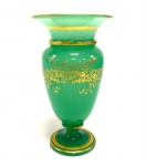BACCARAT OPALINA - Excepcional vaso em opalina francesa na cor verde com detalhes esmaltados a ouro,