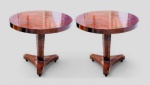 Par de mesas laterais de apoio em madeira nobre , folheada em radica , tampo circular . Med. 80 cm diam