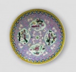 Antigo medalhão em porcelana chinesa , pasta dura , séc XIX. Med. 34 cm diam (mínimo bicado na borda, foto extra)