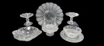 Conjunto de 6 peças em cristal lavrados , constando de : Prato grande , fruteira , bowl com presentoir , fruteira pequena e par de fruteiras reversíveis para castiçal. Med. 26 cm diam (prato)