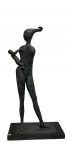 CARYBÉ - "Mãe Baiana" - Grande e bela escultura em bronze patinado sobre base de mármore.  a