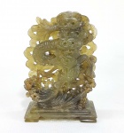 CHINA, DINASTIA QING, Séc. XIX / XX - Antiga escultura chinesa em Jade decorada com relevo de Dragão, nuvens e ondas, esculpido a mão. Med.12 x 08 x 04 cm