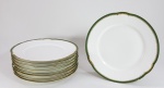 LIMOGES - Lote com 7 antigos pratos de entrada em porcelana francesa, bordas decoradas com friso verde e dourado. Folhagens moldadas no entorno. Todos com pequenas perdas. Med. 22 cm.