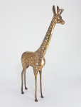 Escultura de Girafa em Bronze cinzelado. Med. 40 x 25 x 05 cm. Falta pedacinho da cauda.