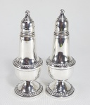 EMPIRE - STERLING SILVER - Conjunto dito "Salt and Pepper" (saleiro e pimenteiro) em Prata 925ml, interior em cristal. Marca na base. Med. 13 cm. Peso bruto: 323 gramas.