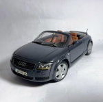 Maisto - Audi TT Roadster - Escala 1/18 - Miniatura em metal, rica em detalhes, pneus de borracha, r