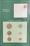 Dinamarca - Folder Coin Sets Of Nations - Dinamak com a Série de Moedas de 1984 - 5, 10 e 25 Ore + 1 Krone + 5 e 10 Kroner - Material dificil de se encontrar, Os Conjuntos de moedas de todas as nações da Franklin Mint foram emitidos no início dos anos 1980. O conjunto completo de moedas Brilliant Uncirculated foi adquirido diretamente dos governos nacionais e depois selado em um cachet protetor, com ambos os lados das moedas visíveis. Além disso, o cachet contém um selo postal cancelado do país de emissão. Cada moeda em cada conjunto tem pelo menos 25 anos - mas ainda está em perfeitas condições de gema não circulada, exatamente como no dia em que foi cunhada. Muitas destas moedas já não estão em circulação e nunca mais serão cunhadas. Na verdade, mesmo muitas das moedas nacionais mudaram desde que estes conjuntos foram montados.