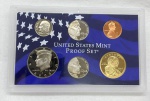 Estados Unidos - Set de 2005 com 5 Moedas Proof/Mint - Letra S - Estojo Lacrado do Programa United Stats Mint Proof Set contendo - One Dime, One Cent, Fice Cents, Half Dollar e One Dollar. Flor de Cunho sem caixa