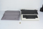 Máquina de escrever portátil Olivetti ET personal 50 ( com cabo e manuais de instrução) -med. 40cm