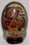 Lindo ovo em porcelana oriental SATSUMA, com reserva em paisagem típica com Imperador, Samurais e Mu