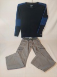 lote de roupas masculinas infantil composta por 1 calça marca old navy, tamanho M, 80 cm de comprimento, 1005 algodão na cor cinza e blusa Adams tamanho 10 , 100% poliester nos tons de azul e preto.