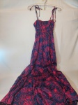 Vestido longo de alcinha nos tons de azul com estampa rosa marca Farm tamanho P, 100% algodão, 1,27 de altura.