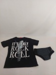 Lote composto por 1 camisa infantil masculina na cor preta, tamanho 10 anos, escrito It's my rock roll, marca KYLY e sunga infantil na cor cinza e preta,   85% poliamida e 15% elastano e forro 100% poliamida.