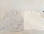 lote composto por 2 camisas  sociais  maculinas tamanho grande 100% algodão algumas marcas de guardado sendo 1 das marca  Oscar de mangas longa uso com abutuadura e 1 da marca muranon Ingelsa  cor branca.Todas com marca s de guardado