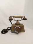 Antigo telefone disco de metal Automatic Dial  modelo DO-8. medida: 21,5 cm de altura x 19 cm de  comprimento x  16 cm de largura