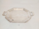 Bandeja oval com bordas oitavadas em prata wolff mede 43 cm x 27 cm