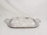 Bandeja em prata 90 belline com alças com 4 copos aperitivos em cristal lapidado  com porta copos croche com marcas de guardado mede bandeja 25,5 cm x 42 cm , copos 10 x 5,5 cm