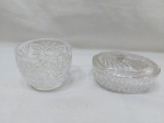 Lote de cumbuca bowl e caixa oval em cristal trabalhado. Medindo a caixa 11cm x 8,5cm x 4cm de altura.