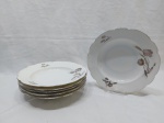 Lindo jogo de 6 pratos rasos em porcelana MZ (Moritz Zdekauer) - Czechoslovakia, floral com friso ouro. Medindo 23,5cm de diâmetro.