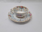 Linda xícara de café em porcelana inglesa Tuscan, medindo 7,5cm x 4cm de altura.