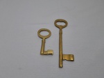 Lote de 2 chaves antigas em bronze para decoração. Medindo a maior 15cm de comprimento.