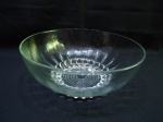 Bowl, fruteira em cristal incolor com base moldada. Medindo 26cm x 11cm de altura.