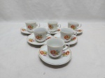 Jogo de 6 xícaras de café em porcelana Real, floral com friso ouro. Medindo a xícara 5,5cm x 5cm de altura.