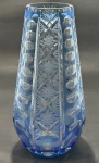 Vaso de cristal em azul doublé, em rica lapidaçõ de estrela, ínperceptivel bicado interno na borda - dim - 8 cm de diâmetro e 27 cm de altura