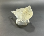 Art Deco - Pássaro em cristal satinado, no padrão de Lalique, pequenos bicados na calda - dim - 11x5