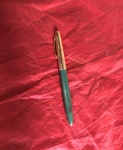 Sheaffers - Caneta tinteiro na cor verde com tampa folheada a ouro, em boa condição com marcas do tempo