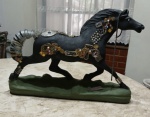 Exuberante Cavalo feito em estuque e metal, na cor preto com design único - dim - 45x32
