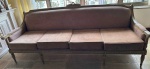 Leo 181 Belíssimo e antigo sofá em madeira maciça entalhada. Estilo Luiz XVI. Cinco lugares, almofad