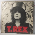 Álbum: T.REX  // Disco com  riscos que mesmo superficiais podem ocasionar algum nível de ruído.  //