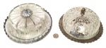 Dois paflons antigos com cúpulas de vidro. Menor apresenta grande restauro na cúpula (colada).