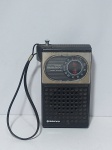 Rádio Portátil Antigo SANYO -Com antena Retrátil e alça de transporte. .Não Testado. No Estado.