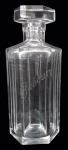 BACCARAT - Sofisticada garrafa para uísque em denso bloco de cristal francês translúcido BACCARAT, formato sextavado com lapidação do nome do JABOUR. Acompanha a sua respectiva tampa. Mede 23cm altura.