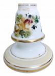 FRANÇA - Antiga base em porcelana francesa branco leitoso adornada à mão com flores em policromia e contorno em vibrante ouro. Mede 13cm altura.