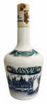 HOLANDA - Antiga garrafa de licor em opalina europeia branco leitoso adornada com paisagem da Holanda. Possui resquícios do cachê. Mede 25cm.