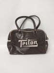 Bolsa de Mão Triton Original, em acabamento tipo verniz em tom chocolate, EXCELENTE ESTADO, 36x41 cm