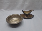 Lote composto de bowl e molheira em prata 90. Medindo o bowl 18cm x 6,5cm de altura.