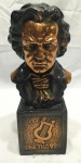 Escultura de busto de Beethoven em gesso cobreado. Medindo 22cm de altura.