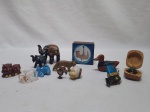 Lote de 12 enfeites, miniaturas diversas. Medindo o elefante maior 5cm de altura.