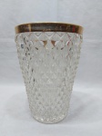 Lindo vaso, floreira em vidrão, padrão pontas de diamante com friso ouro. Medindo 14,5cm x 20,5cm de altura.