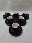 Jogo de 6 xícaras de café em porcelana marrom. Medindo a xícara 5,5cm x 6cm de altura.