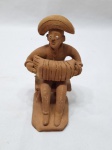 Escultura de sanfonista em terracota assinado Ernestina. Medindo 13,5cm de altura.