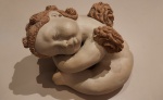 Obra da Artista  Milana Amaral em terracota  formato baby angel nua. MED: 20LX29Ax21P